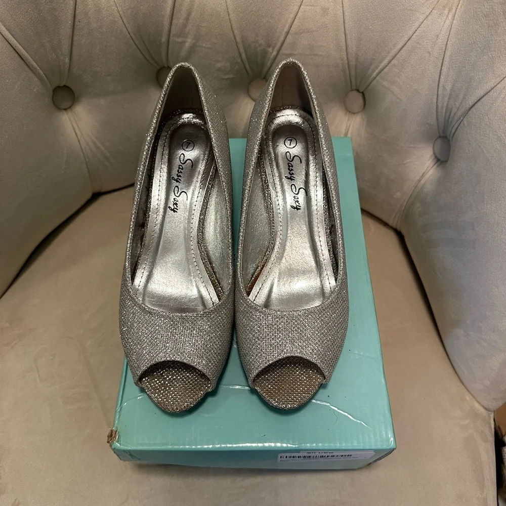 Sassy sexy silver peep